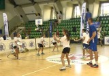 Znani sportowcy prowadzili zajęcia z inowrocławskimi dzieciakami w ramach "Szyjemy Sport na Miarę z Enea". Zobaczcie video