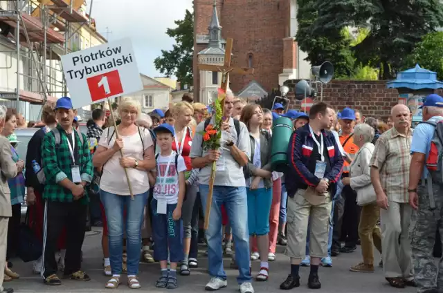 Pątnicy wyruszyli w trzech grupach