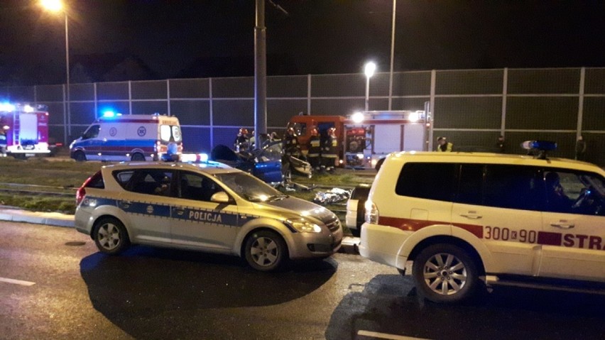 Kraków. Wypadek na ul. Kuklińskiego. Kierowca zginął na miejscu [ZDJĘCIA, WIDEO INTERNAUTÓW]