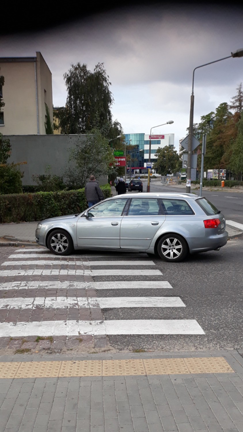 Mistrzowie parkowania znajdą się praktycznie w każdym...