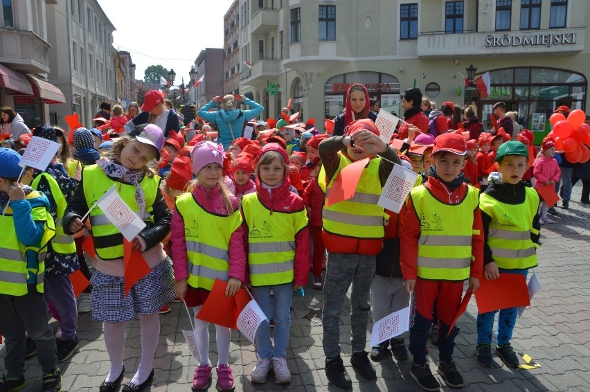 W środę, 8 maja, o godz. 11.00 pod pomnikiem Bachusa w...