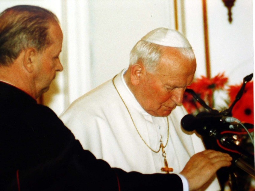 Najpierw, 21 maja, Jan Paweł II przyjechał do Ołomuńca, by...