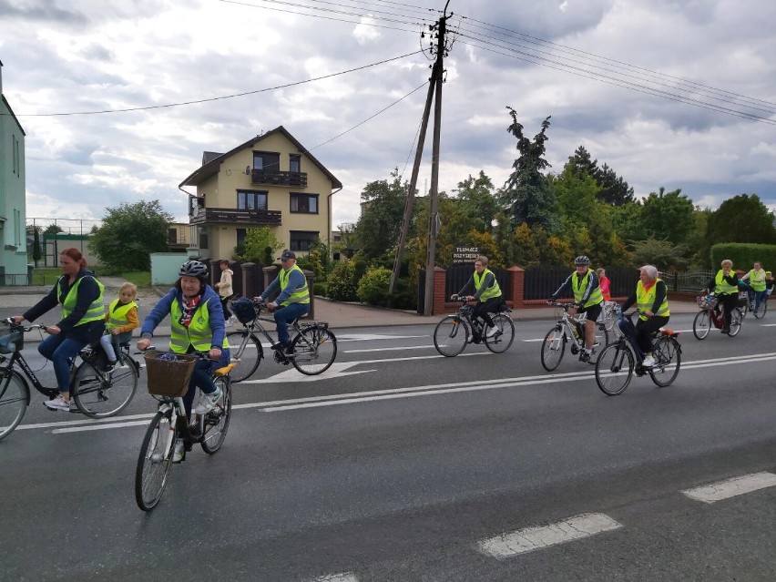 150 osób wzięło udział w Rodzinnym Rajdzie Rowerowym przez gminę Stawiszyn. ZDJĘCIA, WIDEO