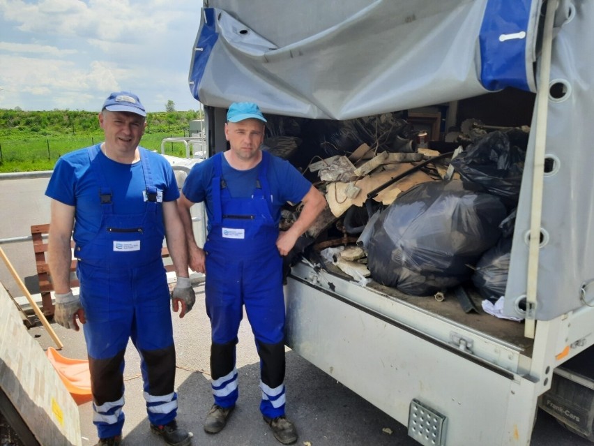 Nowy Targ. Wysprzątali ze śmieci rzeki Czarny i Biały Dunajec. Służby zebrały około pół tony odpadów 