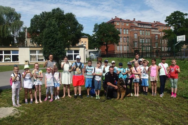 Policjanci odwiedzili dzieci wypoczywające na półkoloniach w Inowrocławiu