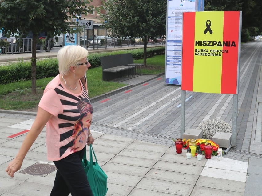 Tablica w Alei Kwiatowej na znak solidarności Szczecina z Hiszpanią