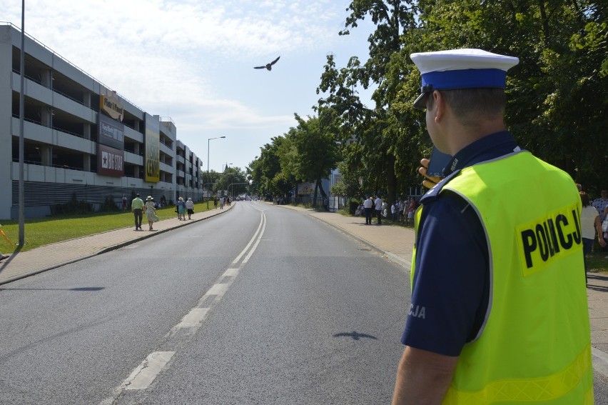 W Gorzowie procesja Bożego Ciała przeszła z Zawarcia do...