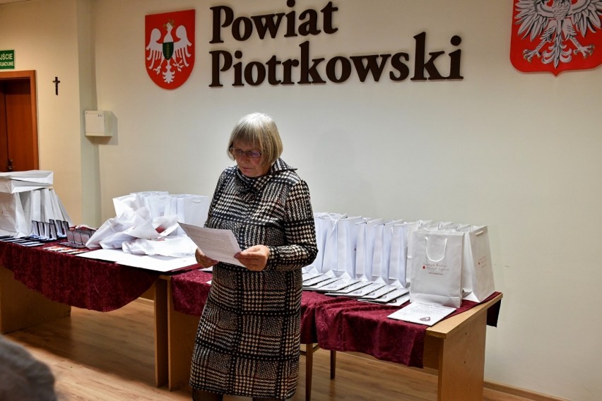100-lecie PCK i HDK - nagrody dla honorowych krwiodawców z...