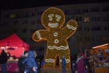 Jarmark bożonarodzeniowy w Lubinie wystartował! Wielki Ciastek i inne iluminacje rozbłysnęły na lubińskim rynku ZDJĘCIA