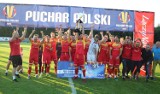 Puchar Polski. Tak piłkarze Podhala Nowy Targ cieszyli się z triumfu w małopolskim finale. Zobacz zdjęcia z dekoracji GALERIA