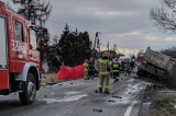 Przytkowice. Tragiczny wypadek na DW 953 na granicy pow. krakowskiego i wadowickiego. Kierowca osobówki zginął na miejscu [Foto]