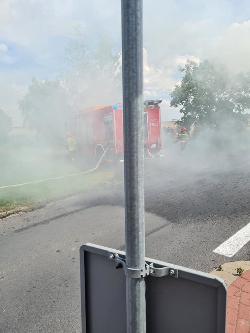 Powiat gostyński. Strażacy mieli sporo do gaszenia. Pożary wybuchły niemal w tym samym czasie [ZDJĘCIA]