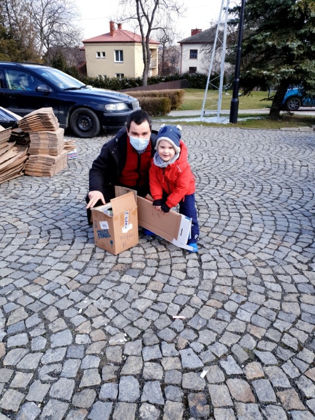 Zbiórka makulatury na cele charytatywne w Bochni, 20.03.2021