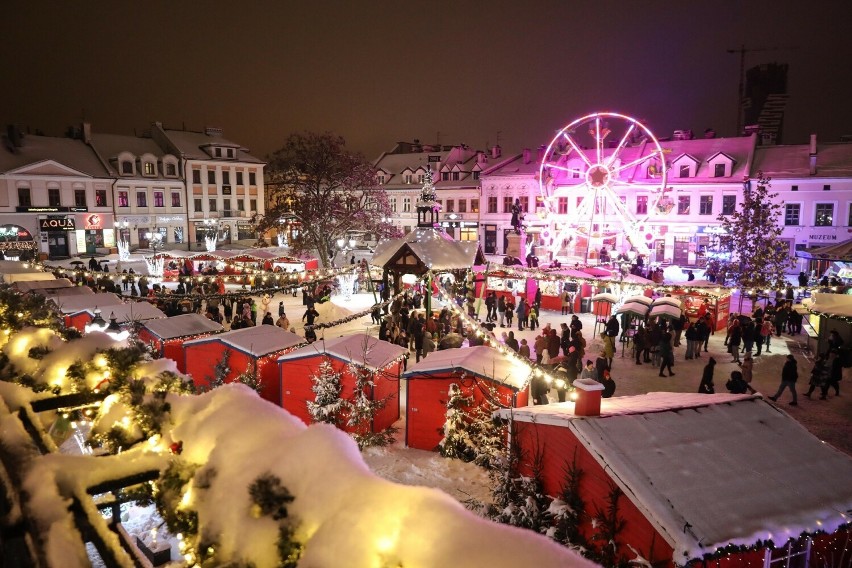 2 grudnia na rzeszowskim Rynku odbyło się oficjalne otwarcie...