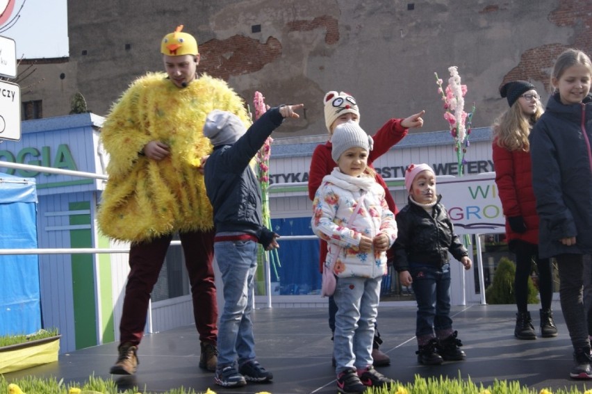 Grodzisk Wielkopolski: Jarmark Wielkanocny na grodziskim deptaku. Ulica Szeroka wypełniła się świąteczną atmosferą! FOTO