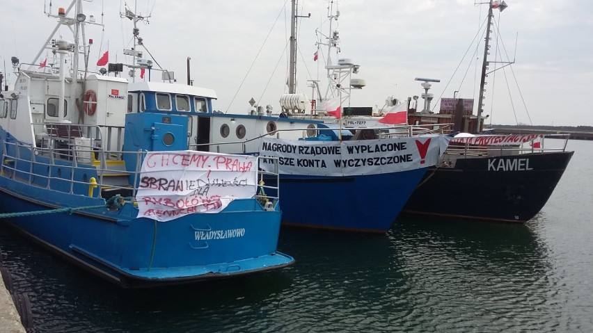Protest wędkarzy morskich zawieszony. Czekają na podpisanie rozporządzenia [ZDJĘCIA]