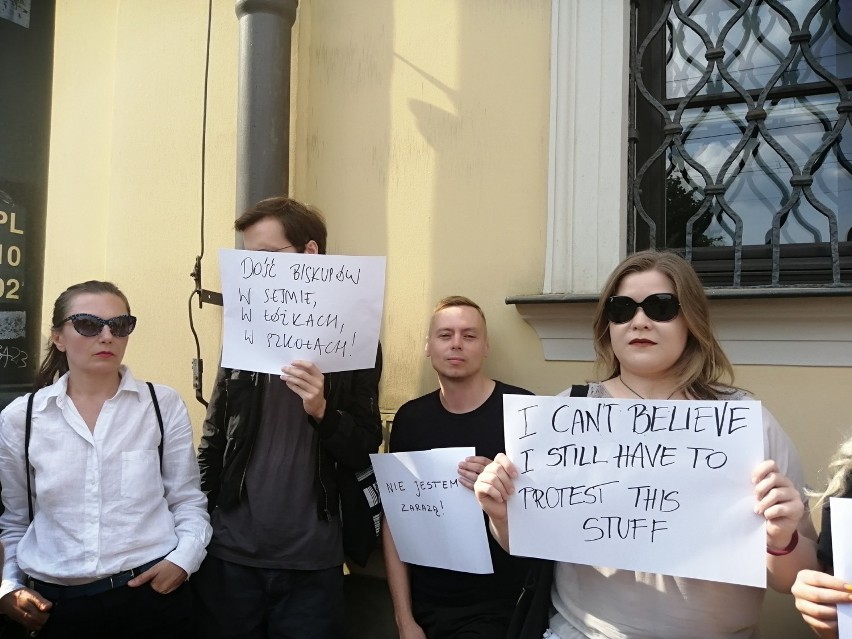 Protest LGBT pod krakowską kurią