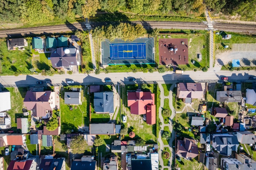 Chałupy mają nowe boisko. To chyba najbardziej kaszubski obiekt sportowy nad Zatoką Pucką! - Świetnie się tu gra - mówi sołtys | ZDJĘCIA