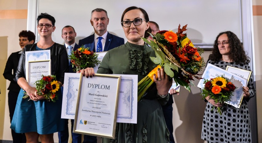 Maria Gajewska, wraz z innymi laureatami drugiej edycji...