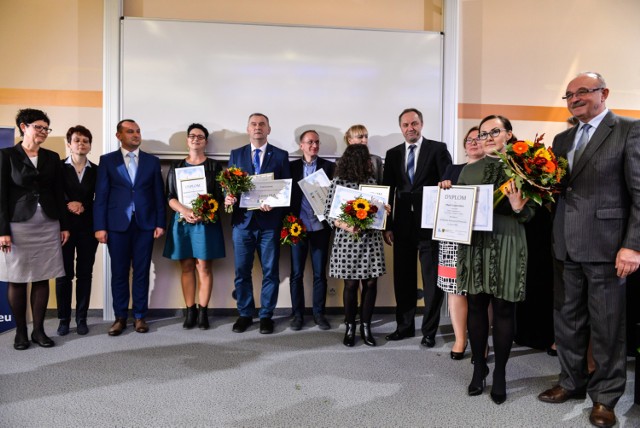 Grupa nauczycieli wyróżniona w drugiej Edycji konkursu "Nauczyciel Pomorza" w 2017 r.