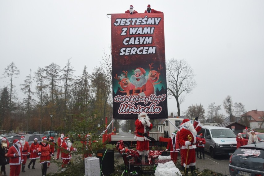 Mikołajkowy Rajd Uśmiechu w radomskich szpitalach. Były prezenty i świąteczne piosenki. Zobacz zdjęcia