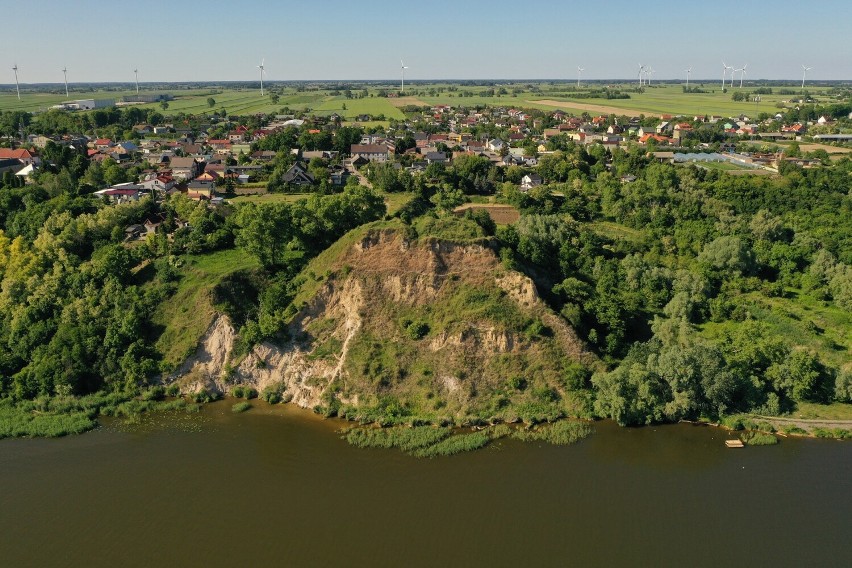 W średniowieczu na wzgórzu w Dobrzyniu nad Wisłą znajdował...