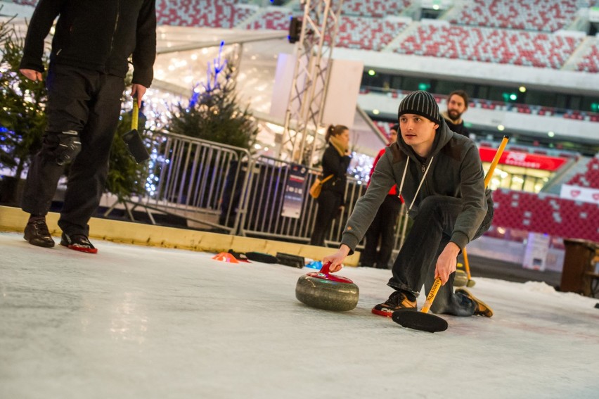 Curling to zamiatanie lodu szczotkami, gra kamieniami...