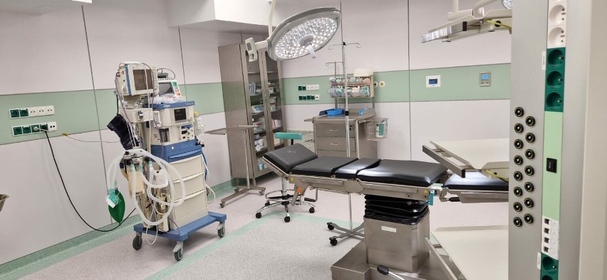 Nowy blok operacyjny w Centrum Zdrowia Tuchów. Przebudowano oddział, korytarz i zamontowano dźwig szpitalny