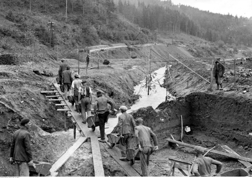 Droga prowadząca do Zakopanego powstawała w latach 30. XX...