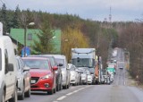 Poznań: Przez remonty wokół Strzeszyna rogatki są zamykane nawet na kilkanaście minut. Co na to PKP PLK?