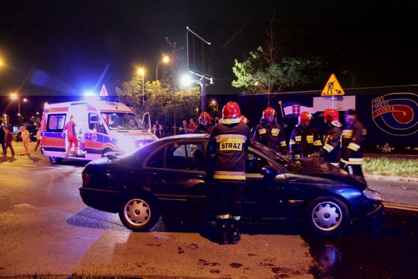 Wrocław: Wypadek na Rogowskiej, trzy osoby w szpitalu (ZDJĘCIA)