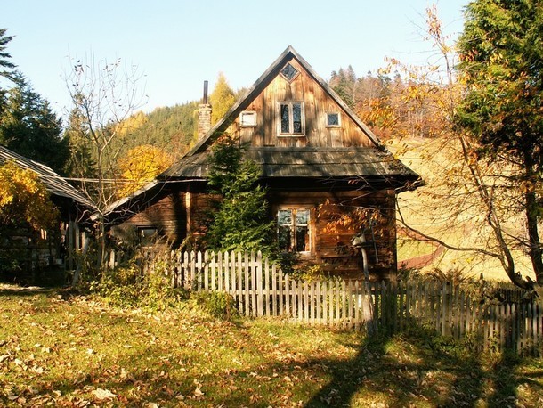 Chatka studencka pod Niemcową (Beskid Sądecki)