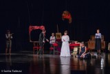 „W dzisiejszych czasach nic nie wiadomo”. Adaptacja "Tanga" teatru Krzywa Scena. Premiera w Stargardzkim Centrum Kultury [ZDJĘCIA] 