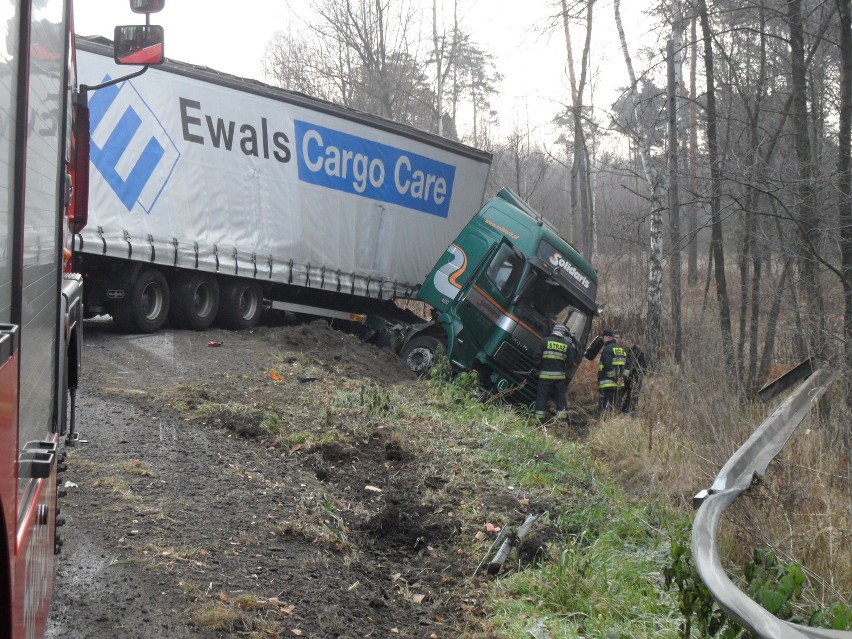 Wypadek w Rybniku. Zderzyły się dwie ciężarówki. Kierowca w szpitalu