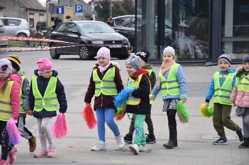 Na Targowisku Miejskim dzieci wspólnie przywitały wiosnę