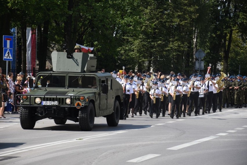Święto Wojska Polskiego w Kielcach z kilkoma setkami widzów  
