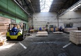 Piotrków: Zwolnienia grupowe w Sklejkach. Zakłady Przemysłu Sklejek w Piotrkowie chcą zwolnić większość załogi