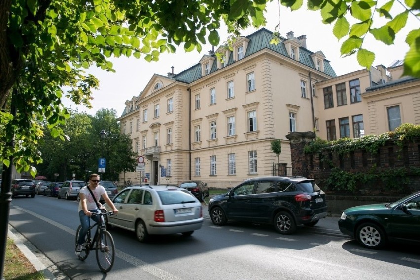 Kraków. Czy miasto sprzeda budynki, z których wyprowadzi się Szpital Uniwersytecki? Radny ma pomysł na Wesołą