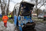 Tir wjechał w tramwaj. Dwie osoby ranne (ZDJĘCIA)