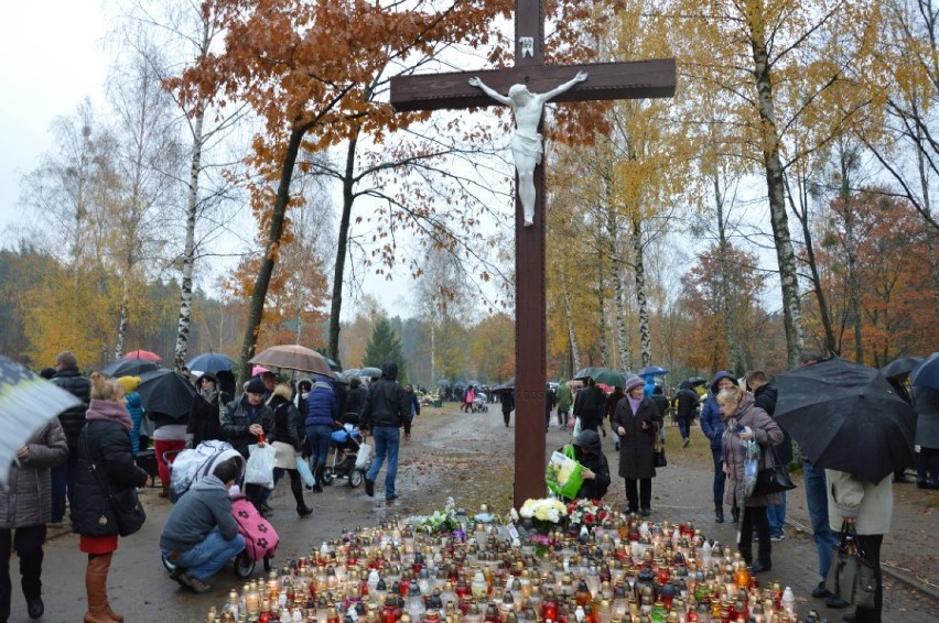 Lębork. Wszystkich Świętych. Mieszkańcy odwiedzili cmentarz FOTO