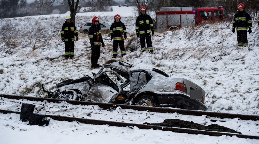 Dzisiaj ok godz. 6.00 na przejeździe kolejowo-drogowym w...