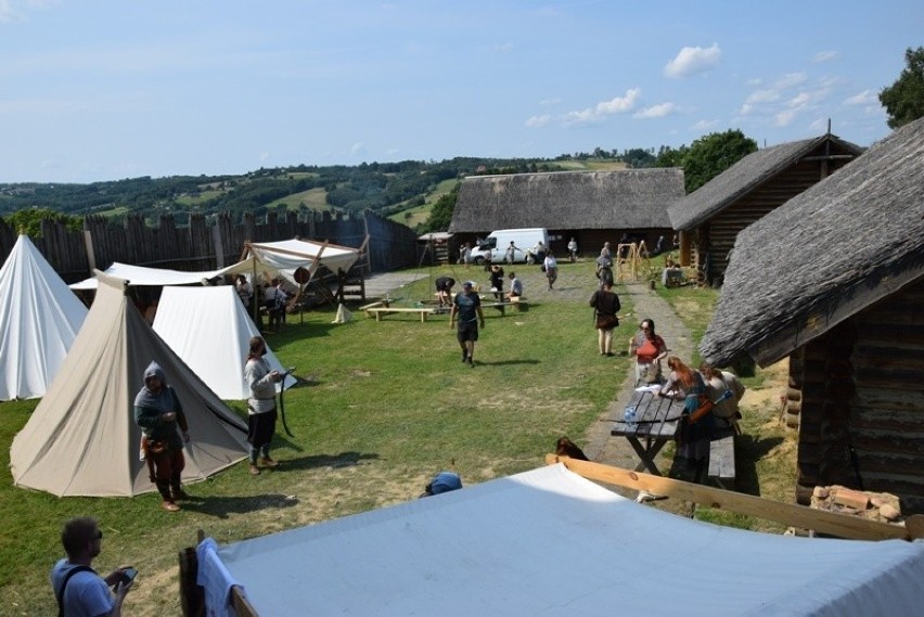 Historyczny Turniej Łuczniczy "Pierwszy deszcz strzał" w...