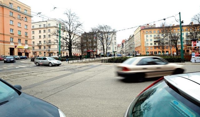 Kierowcy będą musieli jeździć wolniej m.in. po rondzie na placu Cyryla Ratajskiego