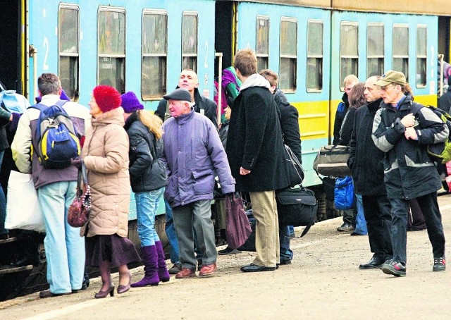 Z  rozkładów jazdy znikną kolejne połączenia. Mieszkańcy uzdrowisk są wściekli. Twierdzą, że na tym stracą