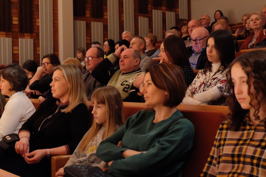 Wyjątkowy koncert na flety i gitarę w sieradzkiej Szkole...