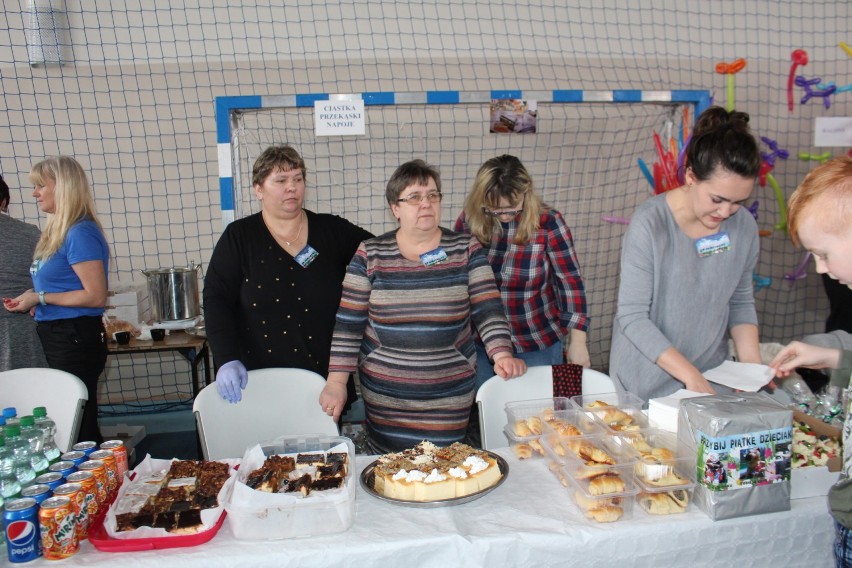 Impreza charytatywna "Przybij piątkę dzieciakom" w Radziejowie [zdjęcia] 