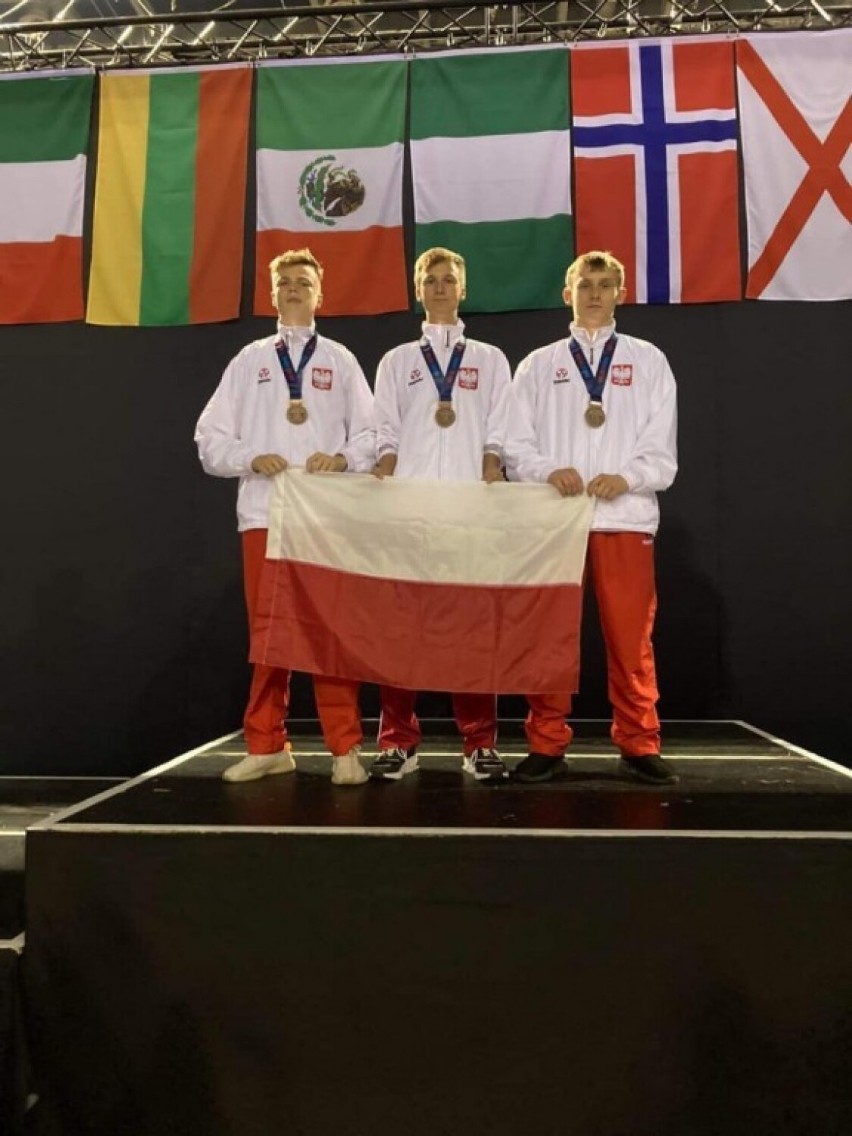 Legnicki karateka Maksymilian Pietrzyk wraz z drużyną wywalczył medal na mistrzostwach świata