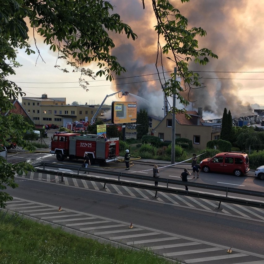 Pożar hali CDP Meble przy Trakcie św. Wojciecha w Gdańsku...