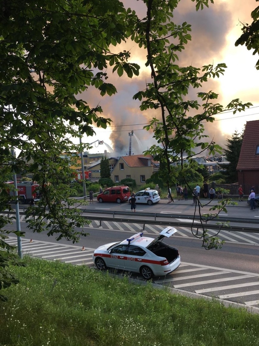 Pożar hali CDP Meble przy Trakcie św. Wojciecha w Gdańsku...