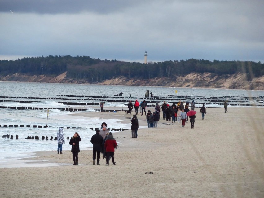 Świąteczny spacer po plaży i promenadzie w Ustce [zdjęcia]
